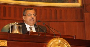 الدكتور أحمد فهمى رئيس مجلس الشورى